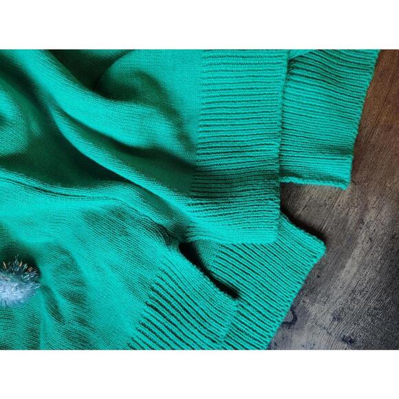 Women size M Green Santa Sweater with Pom Poms NWT - Picture 8 of 9